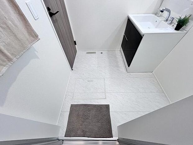 脱衣所は小さなお子様がいるご家庭にも重宝されます。