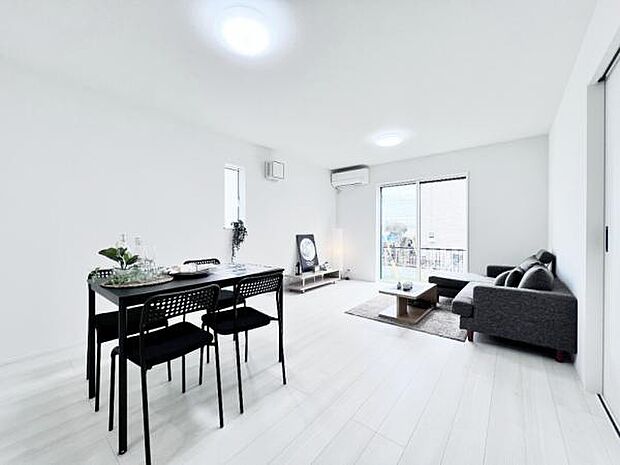 ご家族の温かい時間を演出するダイニングスペースです。