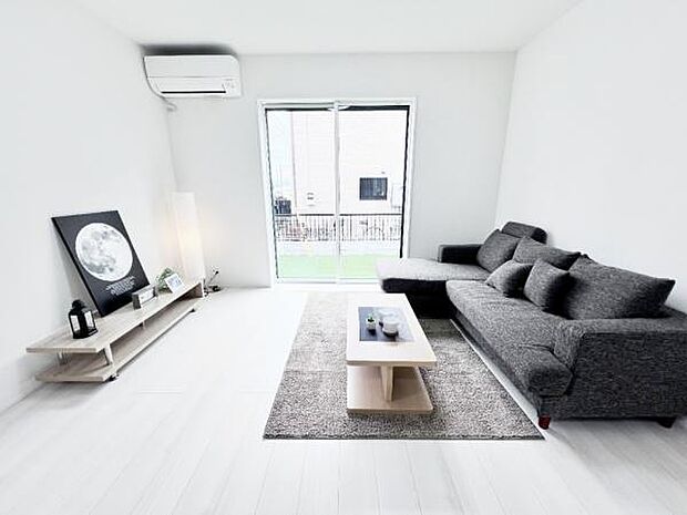 家族団らんの場所としてゆったりと居心地の良いリビングです。