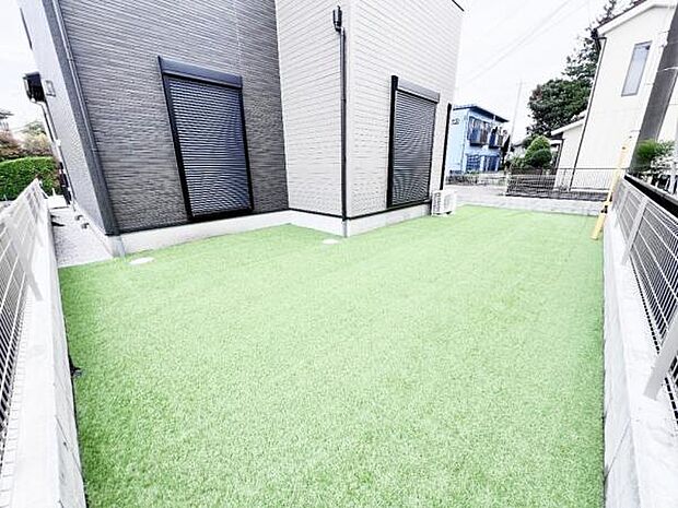 お庭スペースは、ガーデニングやお子様との外遊びなど多彩な用途でお楽しみいただけます。