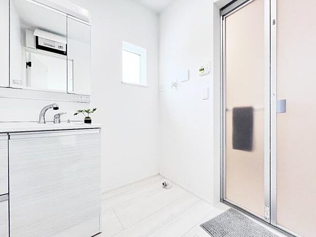 お天気を気にせずお洗濯ができ、室内干し可能です。