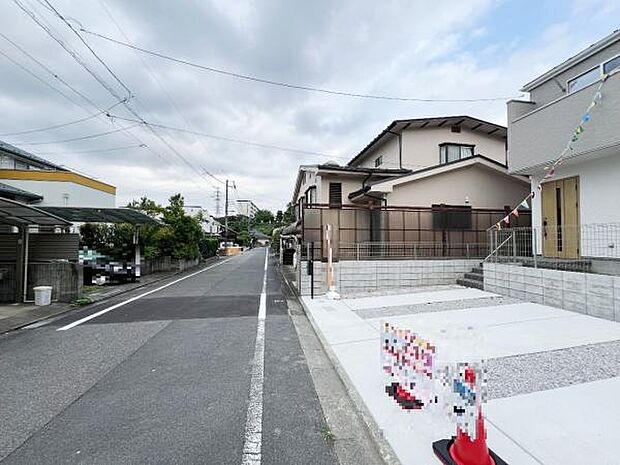 前面道路を含めた現地写真です。ぜひ周辺環境も併せてご覧ください。