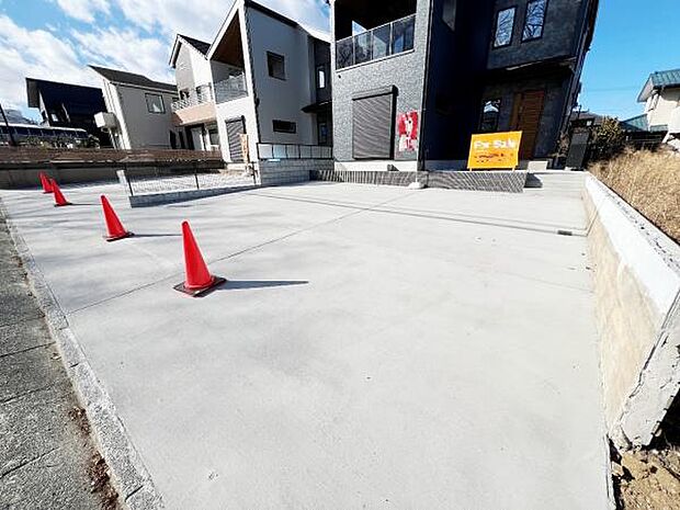 3台駐車可能なので、ご家族で複数台所有する際や来客時に役立ちます。