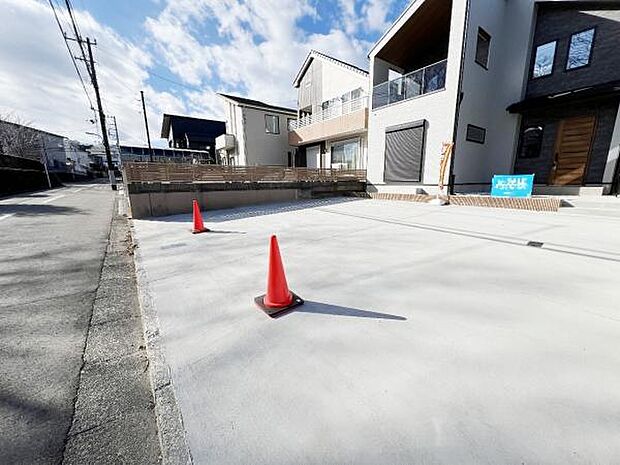 3台駐車可能なので、ご家族で複数台所有する際や来客時に役立ちます。