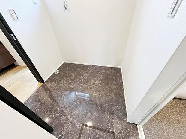 脱衣所は小さなお子様がいるご家庭にも重宝されます。