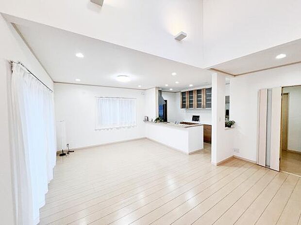 リビングダイニングになります。ご家族そろっての素敵な空間になりそうですね。