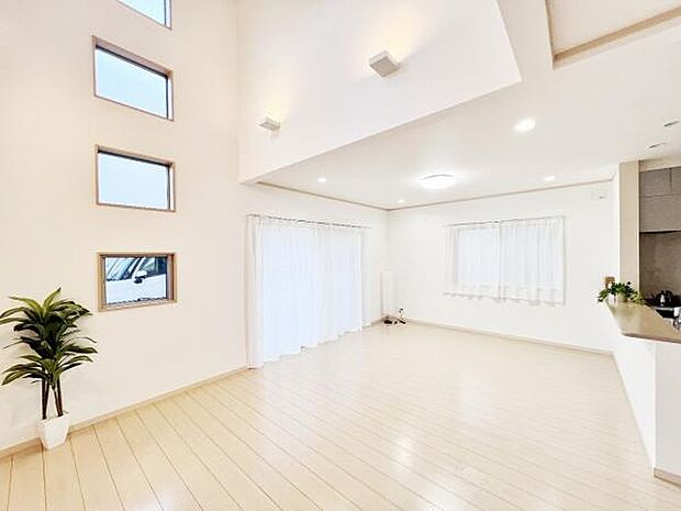 ご家族の温かい時間を演出するダイニングスペースです。