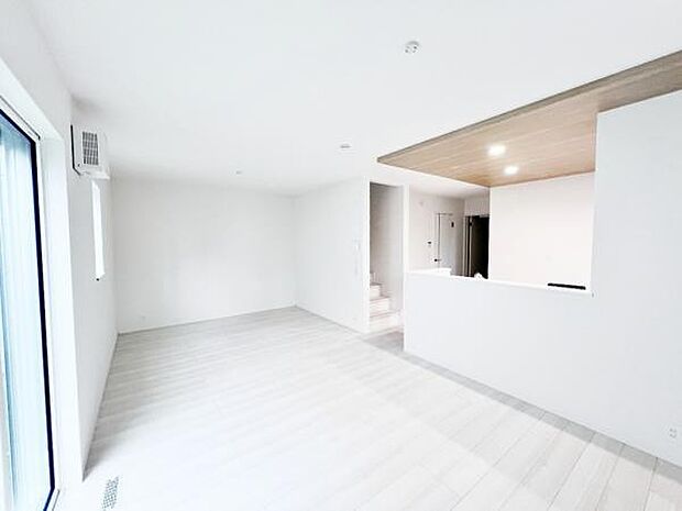 リビングダイニングになります。ご家族そろっての素敵な空間になりそうですね。