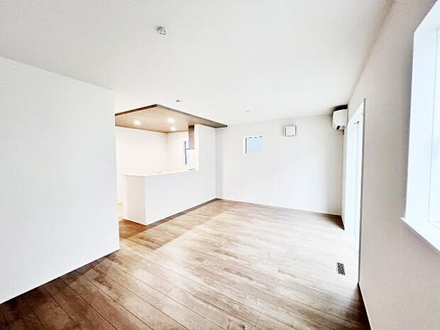 リビングダイニングになります。ご家族そろっての素敵な空間になりそうですね。