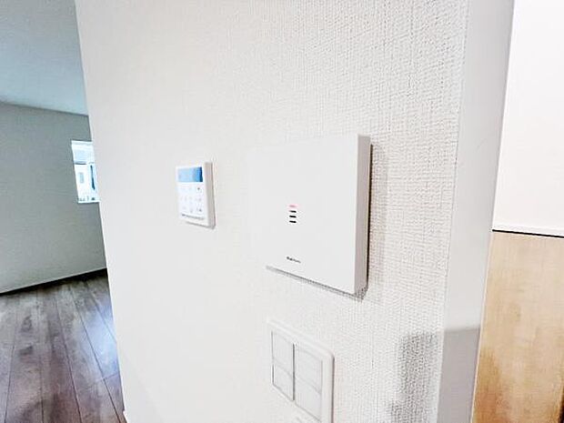 訪問者を確認できるTVモニター付きインターフォンです。