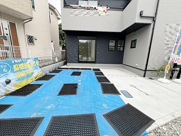 駐車場ももちろん完備しておりますのでお車所有の方にも心強いです。