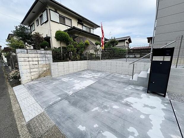 駐車場ももちろん完備しておりますのでお車所有の方にも心強いです。