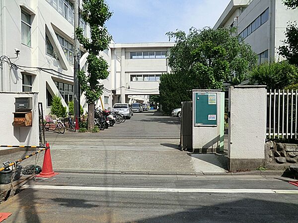 立川市立第三小学校まで約350m（徒歩5分）