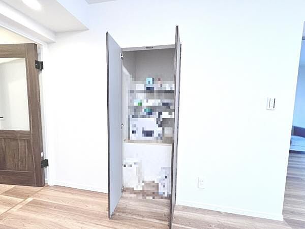 いつでもお部屋をスッキリお使い頂ける収納スペースを設置。