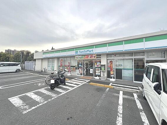 ファミリーマー...