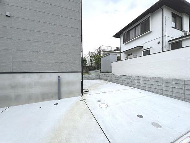 駐車場ももちろん完備しておりますのでお車所有の方にも心強いです。
