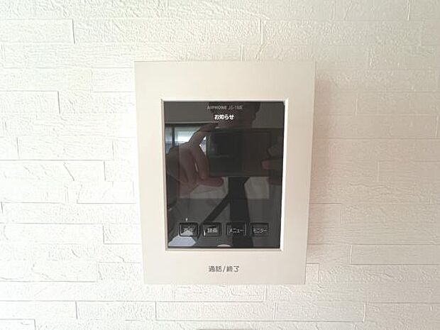 訪問者を確認できるTVモニター付きインターフォンです。