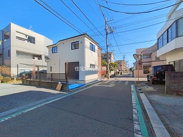 前面道路を含めた現地写真です。