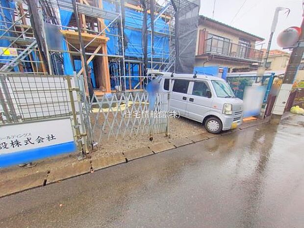 前面道路を含めた現地写真です。