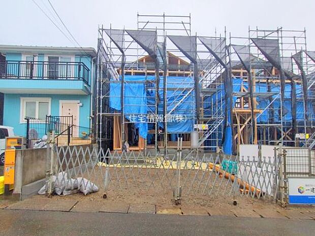 前面道路を含めた現地写真です。