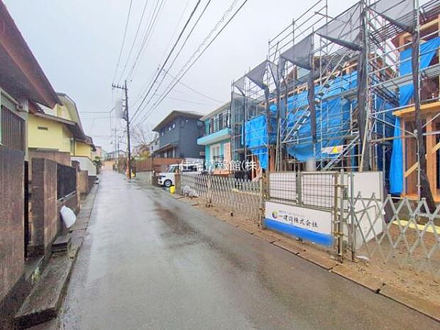 前面道路を含めた現地写真です。