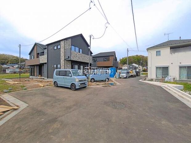 前面道路を含めた現地写真です。