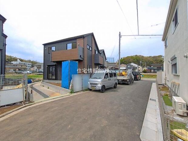 前面道路を含めた現地写真です。