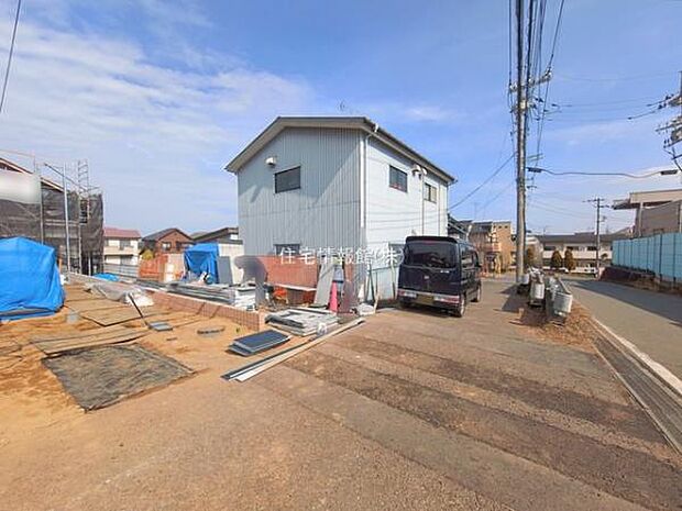 前面道路を含めた現地写真です。