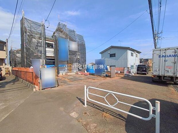 前面道路を含めた現地写真です。