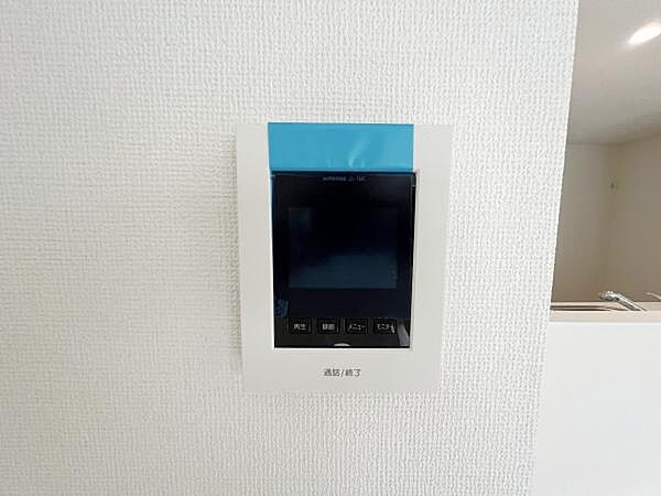 訪問者を確認できるTVモニター付きインターフォンです。