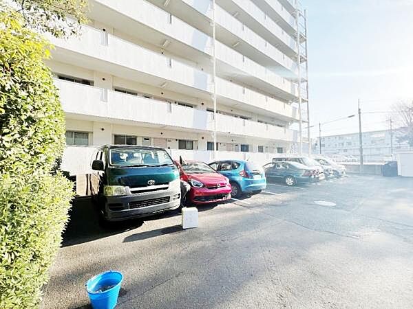 駐車場ももちろん完備しておりますのでお車所有の方にも心強いです。