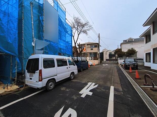 前面道路を含めた現地写真です。