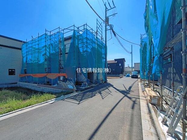 前面道路を含めた現地写真です。