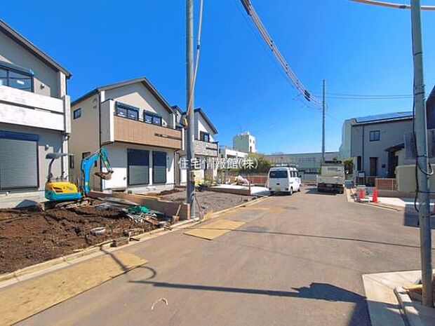 前面道路を含めた現地写真です。