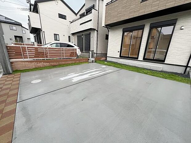 駐車場ももちろん完備しておりますのでお車所有の方にも心強いです。