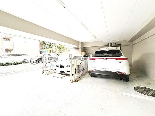 駐車場ももちろん完備しておりますのでお車所有の方にも心強いです。