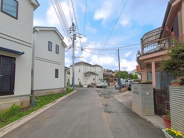 前面道路を含めた現地写真です。