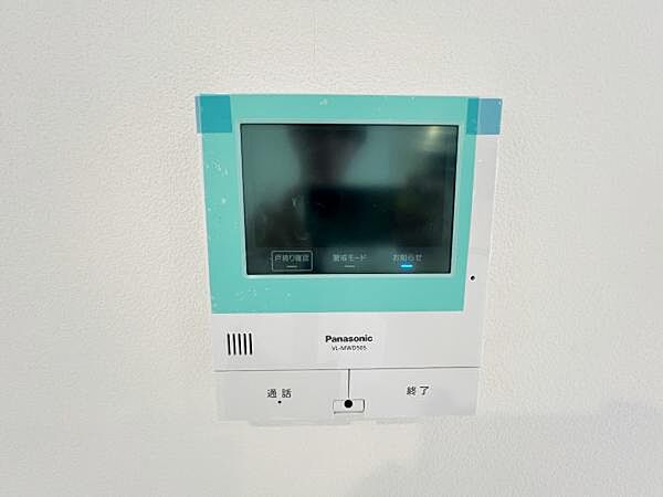 訪問者を確認できるTVモニター付きインターフォンです。