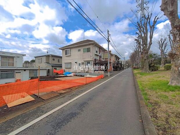 前面道路を含めた現地写真です。
