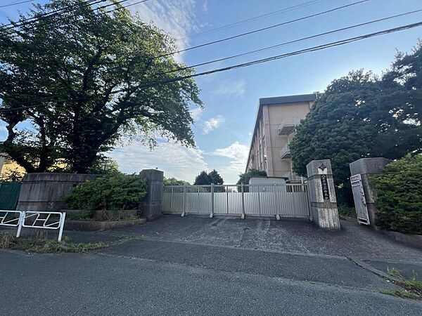 八王子市立由木中学校まで約3660m（徒歩46分）