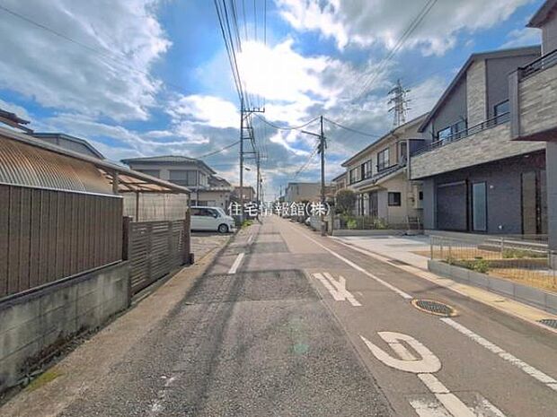 前面道路を含めた現地写真です。