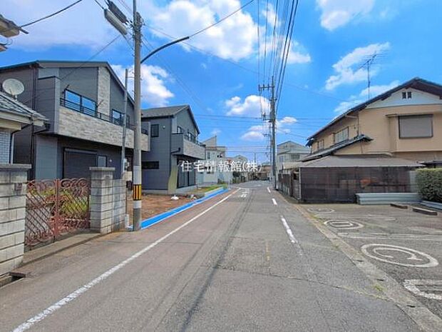 前面道路を含めた現地写真です。