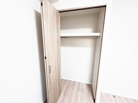 いつでもお部屋をスッキリお使い頂ける収納スペースを設置。