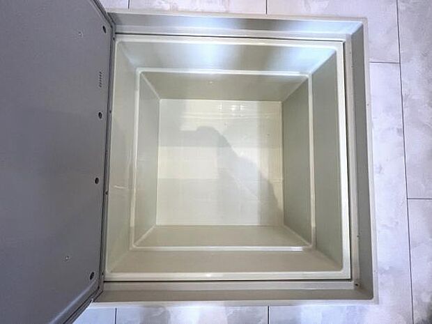 いつでもお部屋をスッキリお使い頂ける収納スペースを設置。