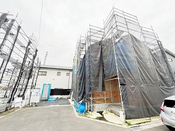 前面道路を含めた現地写真です。ぜひ周辺環境も併せてご覧ください。