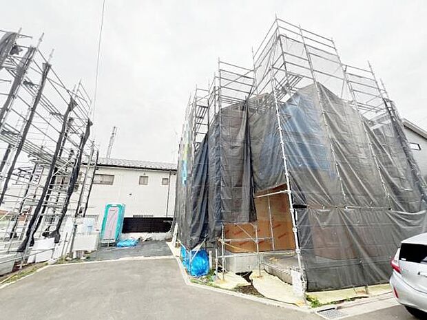 前面道路を含めた現地写真です。ぜひ周辺環境も併せてご覧ください。