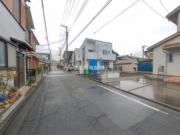 前面道路を含めた現地写真です。