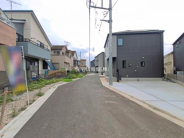 前面道路を含めた現地写真です。
