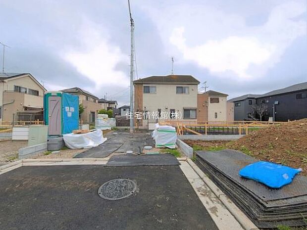 前面道路を含めた現地写真です。