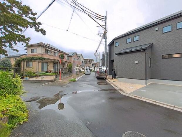 前面道路を含めた現地写真です。